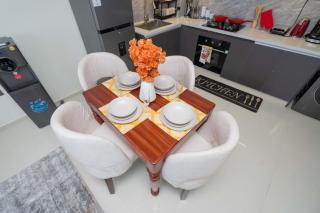 Modern 1br with Heated rooftop pool Fully equipped gym Netflix and High speed WIFi - 8