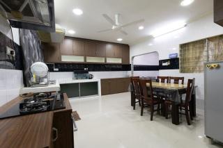 Spacious 4BR Home Near Beach & Airport Tanjung Aru - 1