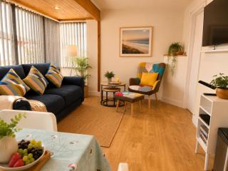 Beach Cottage 43, A stone's throw from the sea - 6