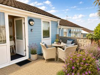Beach Cottage 43, A stone's throw from the sea - 4