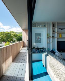 Urban Art House - Modern City Retreat with Spa Pool - 7