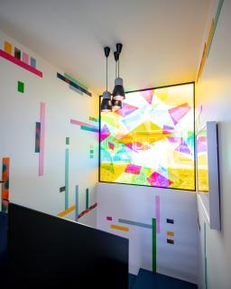 Urban Art House - Modern City Retreat with Spa Pool - 8