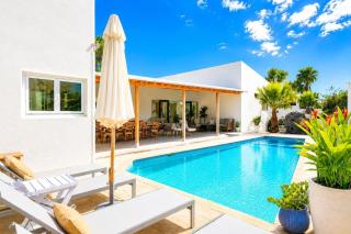 LUX 5BR Retreat with Private Pool • Bella Mia Villa - 0