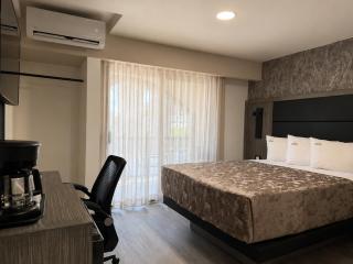 Sereno Business Inn - 1
