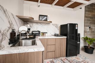 Pantai Lima - Island Boy Guesthouse Pererenan - 5