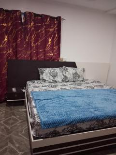 Spacious 4-bedroom Luxury Home with Free Parking and Big Compound - 6