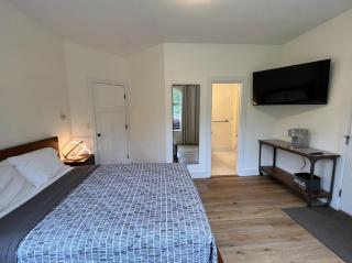 Private Suite 10MI to Bellingham & Border - 1