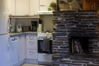 Villa Tilhi - Cozy 2BR Cabin with Sauna & Fireplace - 4