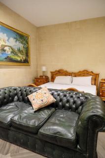 Secluded Maisonette with Caved Pool - 1