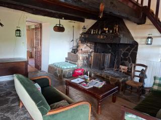 Deux maisons dans un hameau - 2