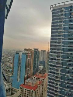 Hotel Ambiance AIR Ayala Makati Balcony Netflix - 5