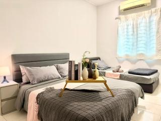 Landed house 16pax setia alam Mall SCCC 4Room WiFi - 4