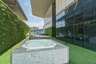 Palm Penthouse Sky Villa - Vast Terrace & Jacuzzi by Exclusive Holiday Homes - Dubai - 3