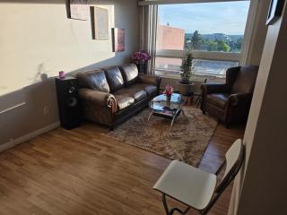 1BR in a 2BR Shared Condo Kensington DT - 2
