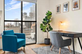 2BR CBD Modern Retreat - Pool, Gym & Free Parking - 4