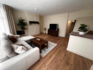 LuxeStay Apartments - 5