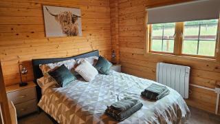 Cabin - Sleeps 6 - Free Parking & Garden - 3