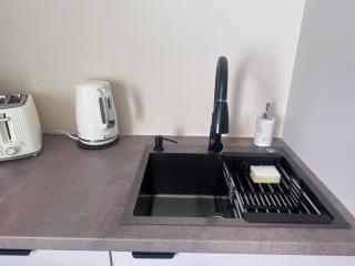LuxeStay Apartments - 7