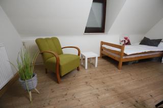 140qm Gästehaus Sunlight, 4 Schlafzimmer für bis zu 6 Personen, überdachte Terrasse, Parkplatz und Garage in Rimpar bei Würzburg - 3