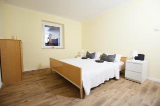 140qm Gästehaus Sunlight, 4 Schlafzimmer für bis zu 6 Personen, überdachte Terrasse, Parkplatz und Garage in Rimpar bei Würzburg - 0