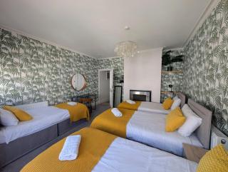 Bournemouth Beach Boutique with Hot Tub - Close to Beach and Town Centre - 1