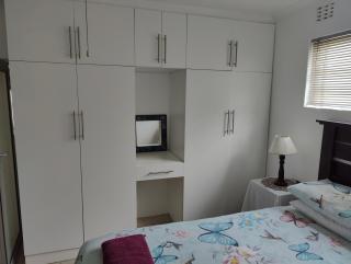 Hunters Self Catering Apartment - 9