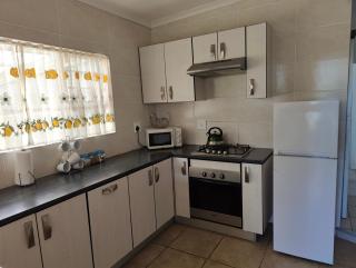 Hunters Self Catering Apartment - 3