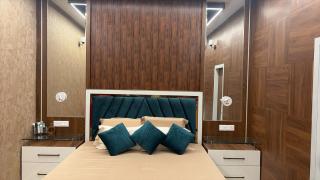 Boutique 2 BR Apartment 4 Beds 2 Baths WIFI Kitchen - 0