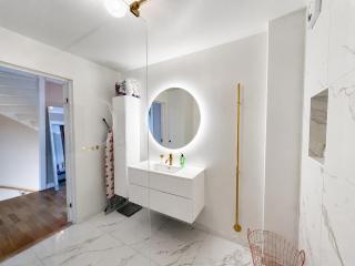 4 Bedroom Townhouse Near Liseberg With Free Parking For Families And Companies - 1