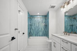 Luxury Top-Floor 3BR Condo with Pool, Just 2 Blocks from the Beach! - 7