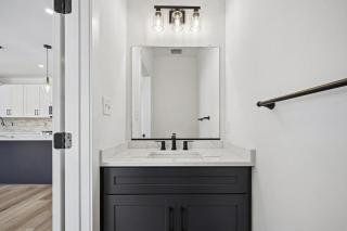 Luxury Top-Floor 3BR Condo with Pool, Just 2 Blocks from the Beach! - 6