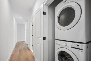 Luxury Top-Floor 3BR Condo with Pool, Just 2 Blocks from the Beach! - 5