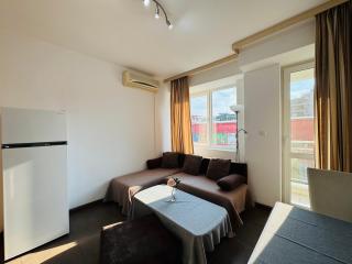 SUNNY HOUSE 102 One Bedroom Apartment - 8