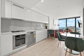 Level 43 Water Views - 2BR - Sleeps 6 & Baby Stay - 2
