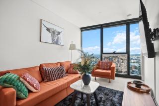 Level 43 Water Views - 2BR - Sleeps 6 & Baby Stay - 7