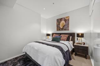 Level 43 Water Views - 2BR - Sleeps 6 & Baby Stay - 7