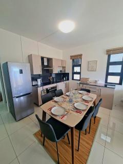 Freesia 4 Apartment Pool 3 min walk to beach and shops - 1