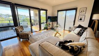 Coastal Tones - Designer Beach house - Pets Welcome - Huge Yard - Walk to Beach - 0