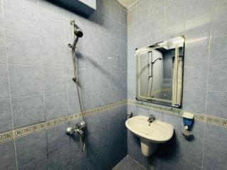 SUNNY HAUSE 106 One Bedroom Apartment - 4