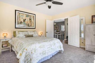 Modern, charming, family retreat. Great location - 4