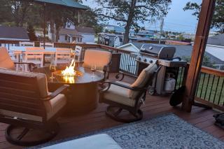 Modern, charming, family retreat. Great location - 8