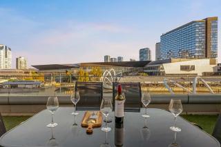 The Luxe Terrace - City Views, Free parking & Pool - 5
