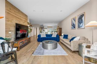 The Luxe Terrace - City Views, Free parking & Pool - 8