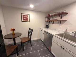 Private Garden Apartment Across from Como Lake - Rowan - 4
