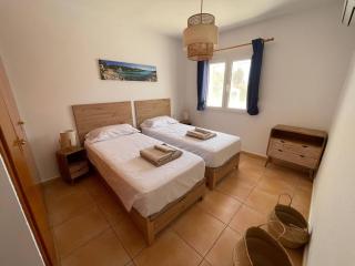 6 person house with private pool and garden - 2