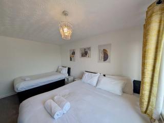 2bed Tilbury house with free parking - 5