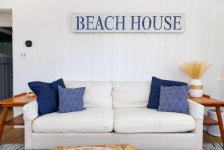 Barefoot Bungalow - Charming Getaway with Pool - 0