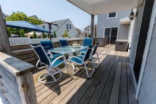 Barefoot Bungalow - Charming Getaway with Pool - 6