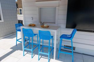 Barefoot Bungalow - Charming Getaway with Pool - 3