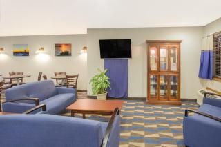 Microtel Inn and Suites Manistee - Manistee - 6